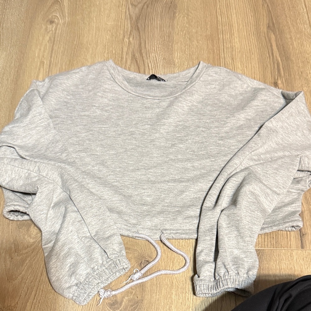 SHEIN Light Gray Cropped Top